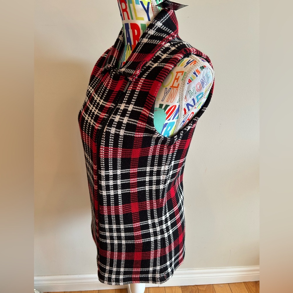 NWT Chaps 100% Cotton Red and Black Plaid Vest with Zipper - Picture 4 of 10